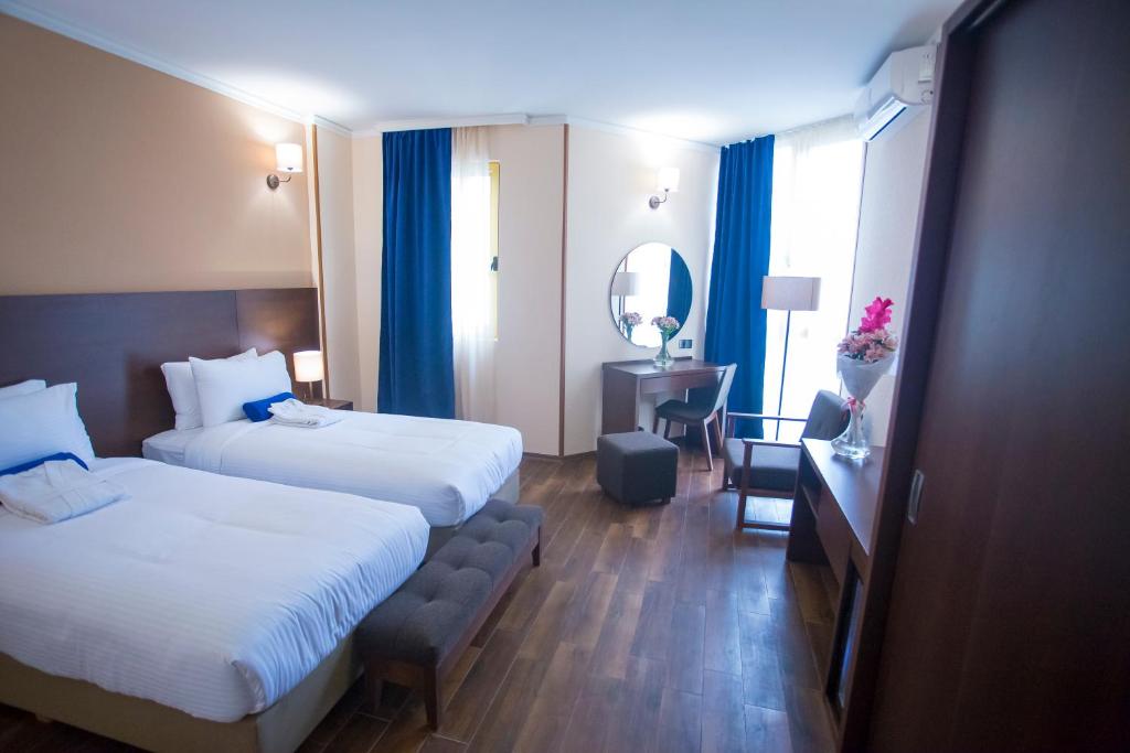 Standard Twin Room With Sea View – Included Breakfast