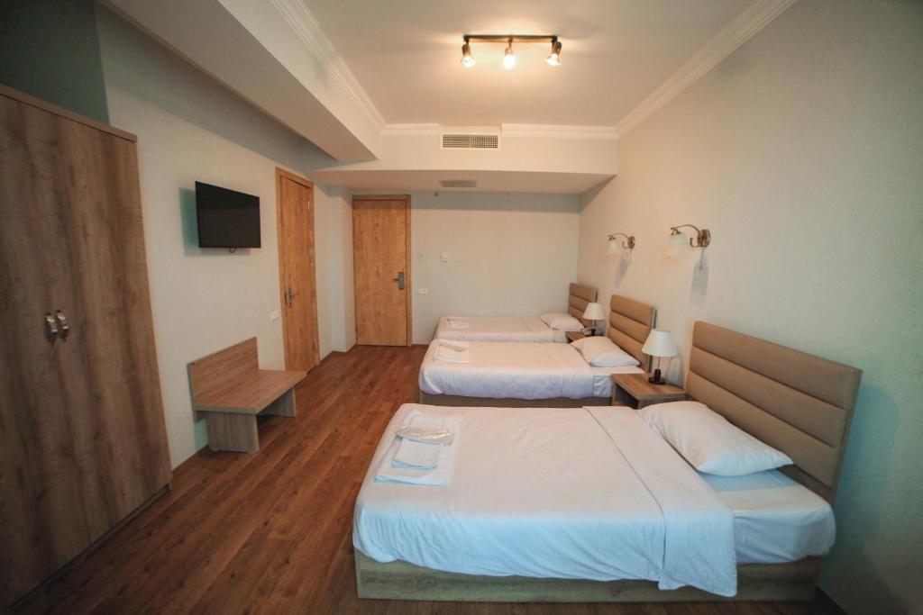 Standard Triple Room – Included Breakfast