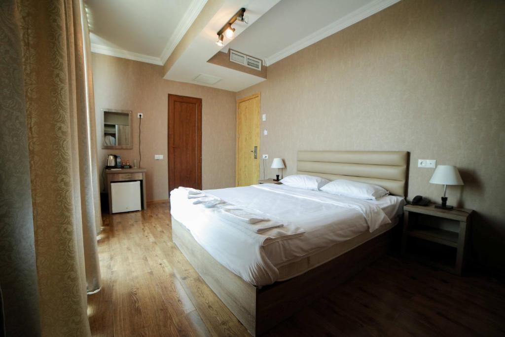Standard King Size Room – Included Breakfast