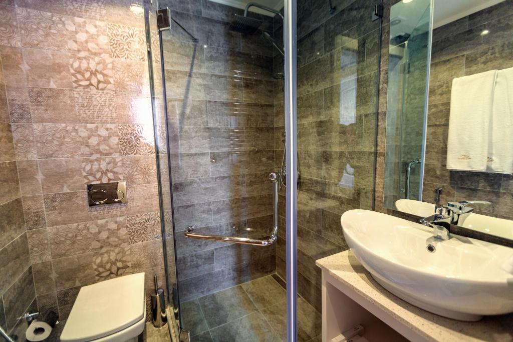 Superior King Size Suite – Included Breakfast