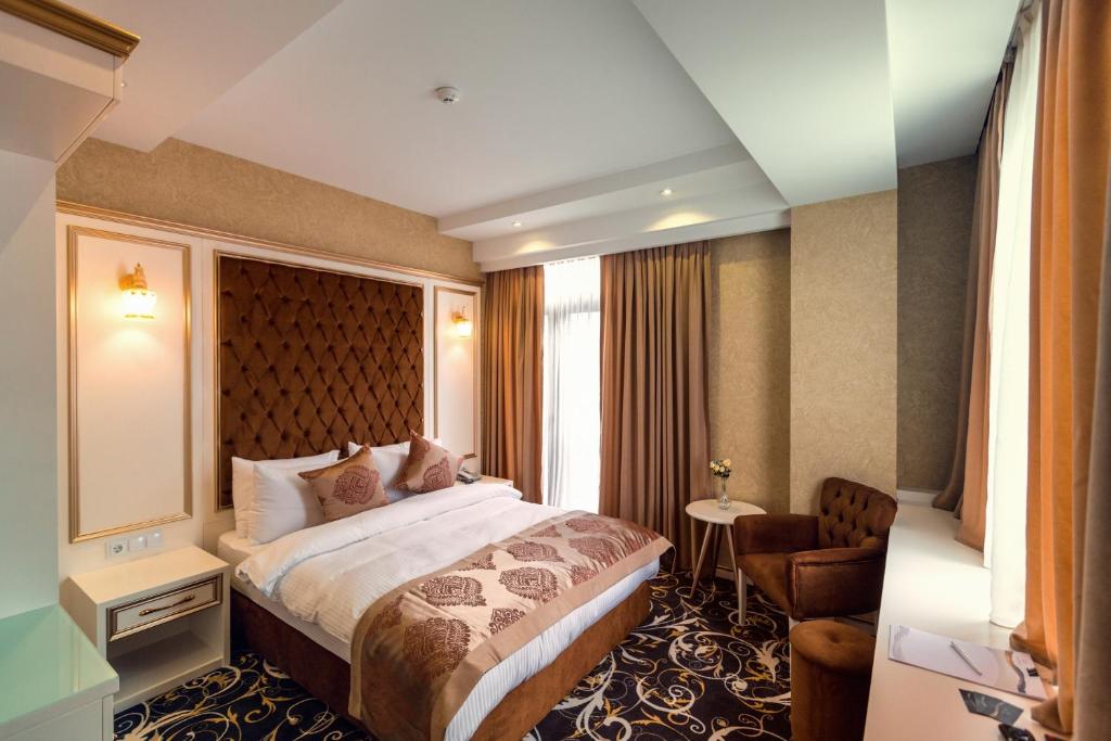 Superior King Size Suite – Included Breakfast