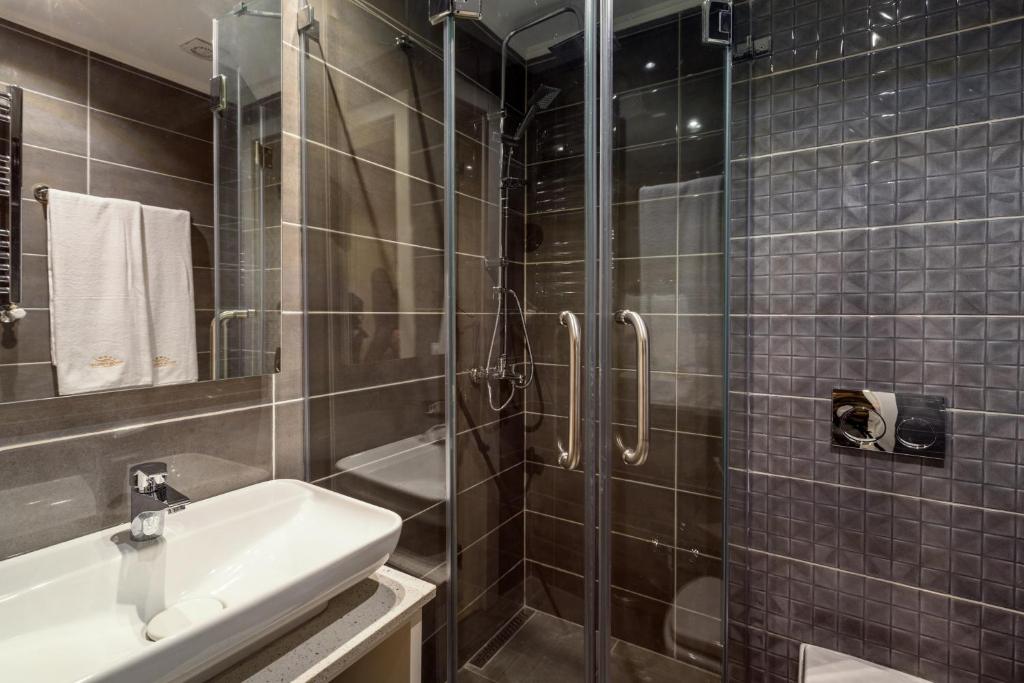 Superior King Size Suite – Included Breakfast