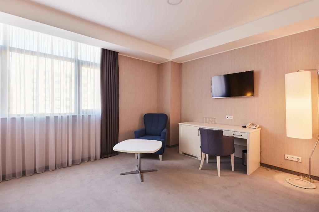 Deluxe Triple Room – Included Breakfast