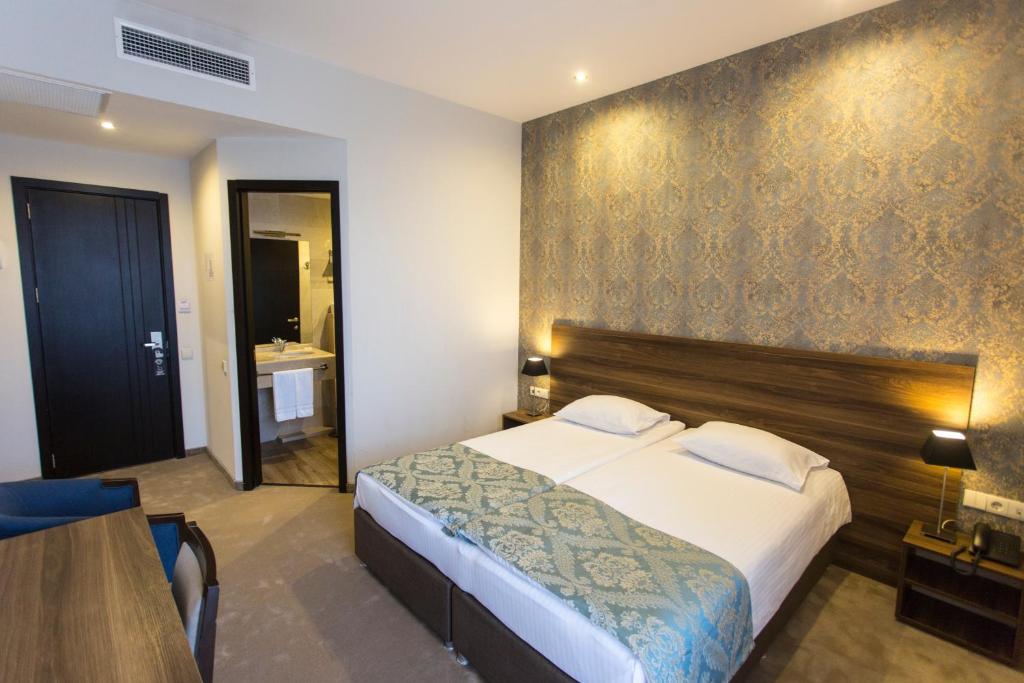 Standard King Size Room – Included Breakfast