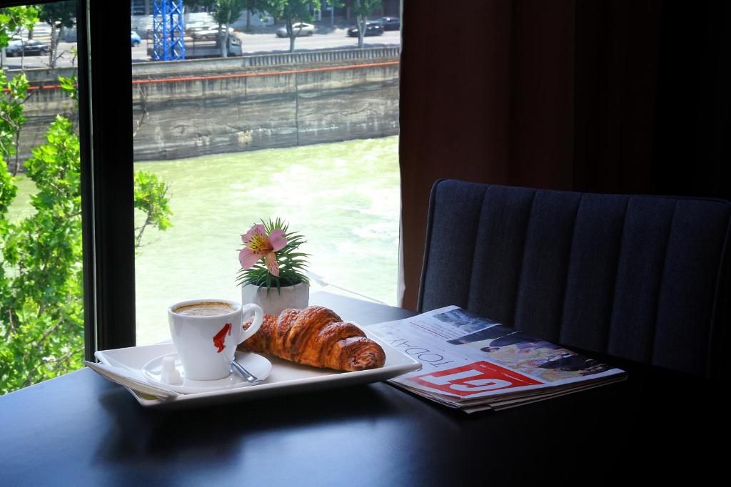 Standard Twin Room – Included Breakfast