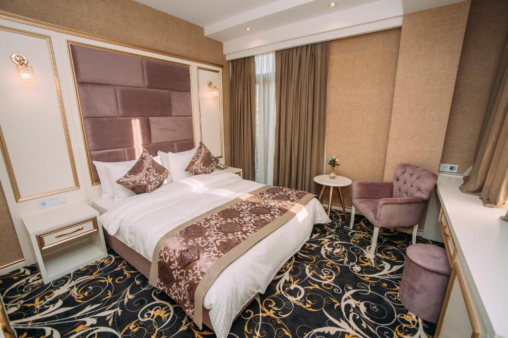 Superior King Size Suite – Included Breakfast