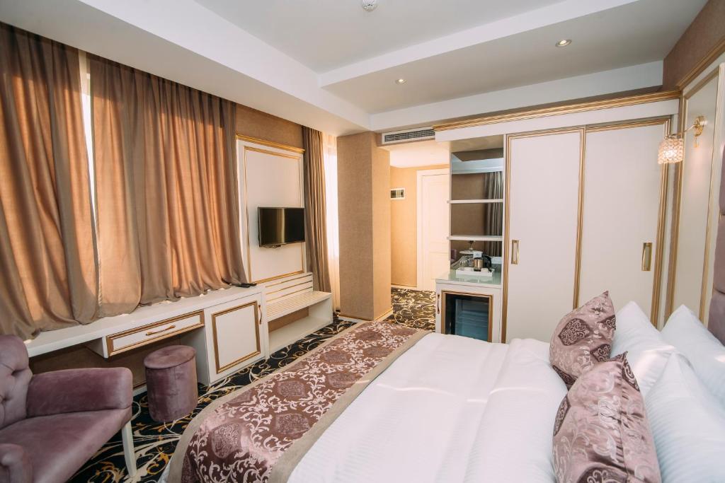 Superior King Size Suite – Included Breakfast