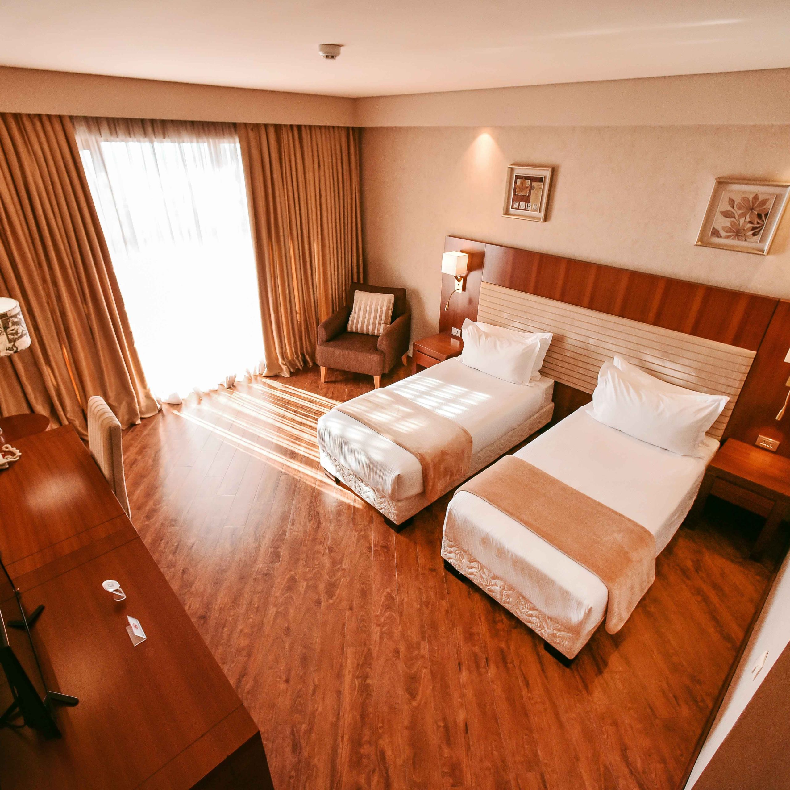 Superior Twin Suite – Included Breakfast