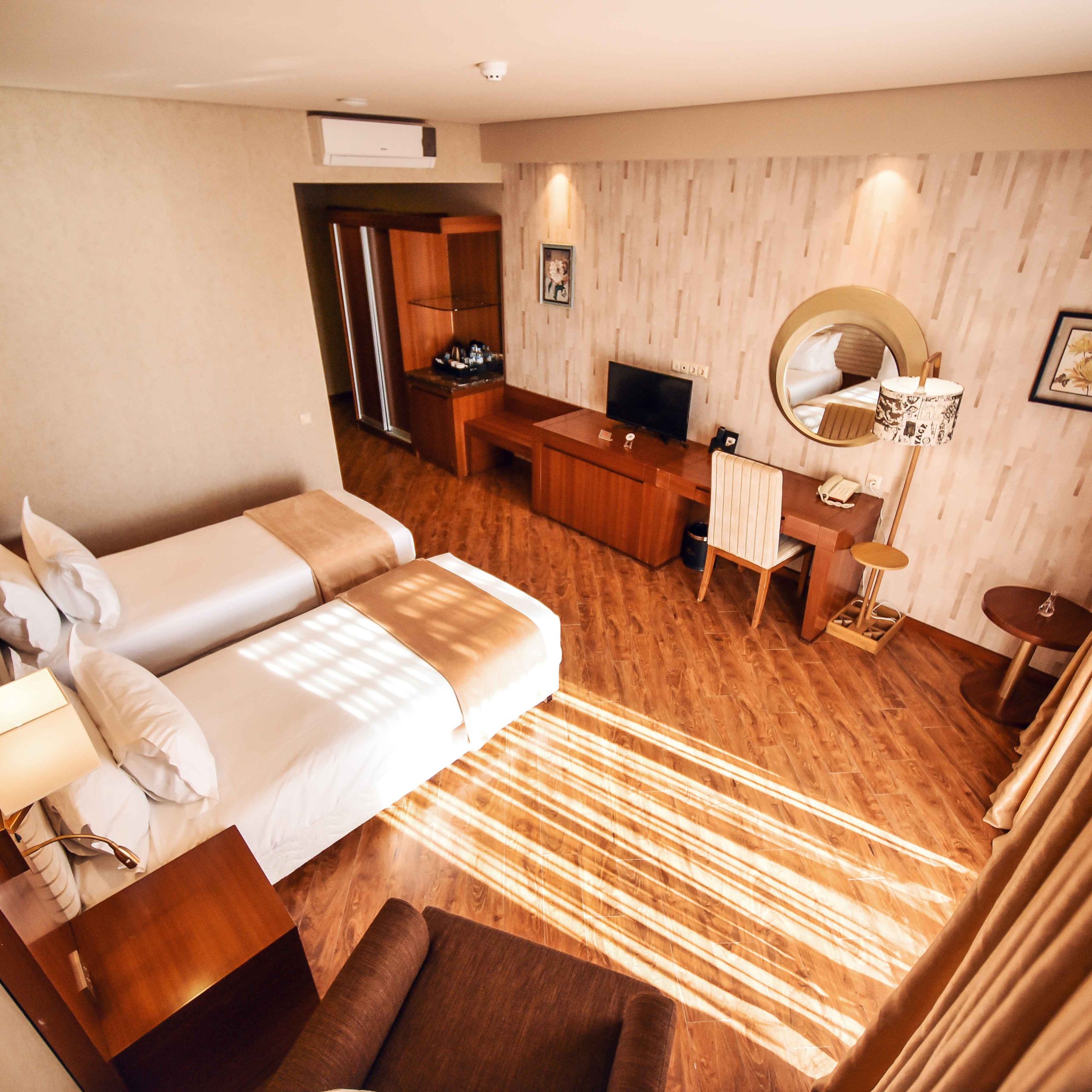 Superior Twin Suite – Included Breakfast