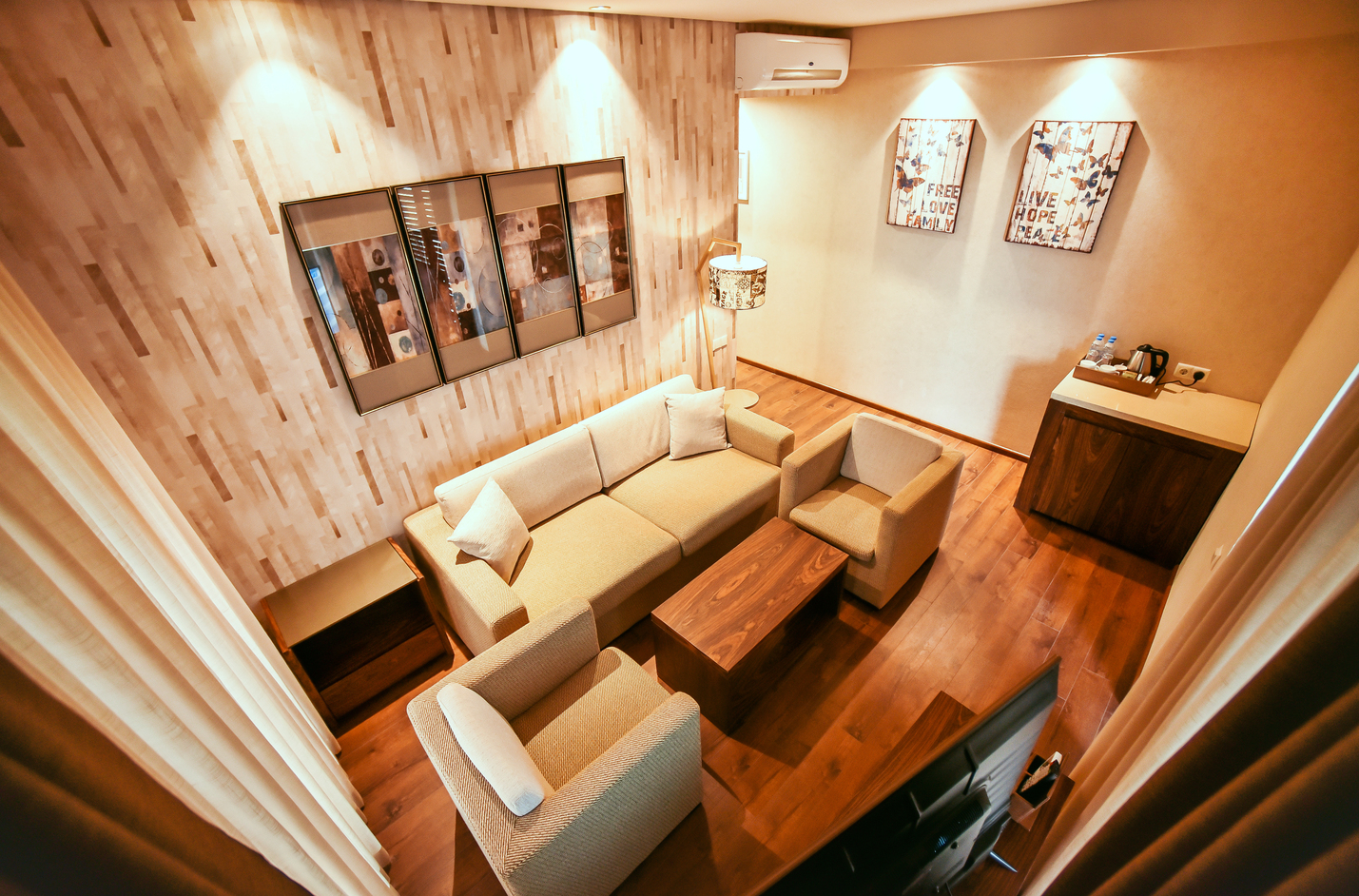 Royal Suite – Included Breakfast