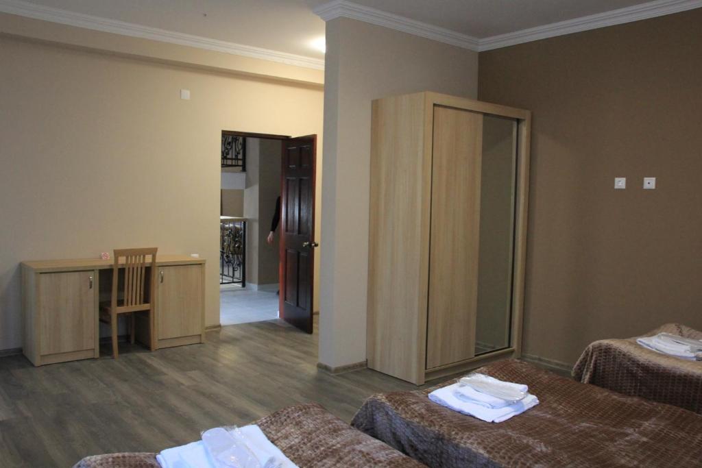 Deluxe Triple Room – Included Breakfast