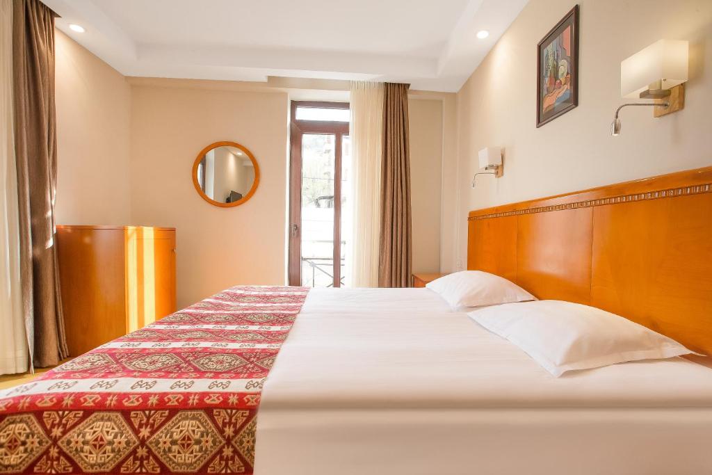 Standard King / Twin Room – Included Breakfast