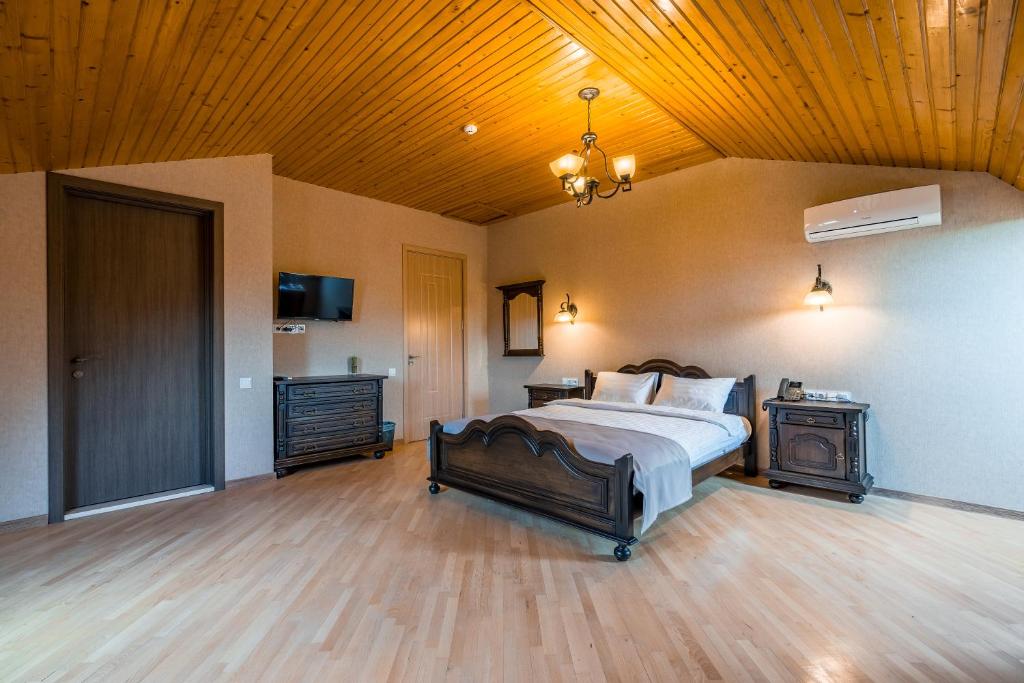 Standard King Size Room – Included Breakfast
