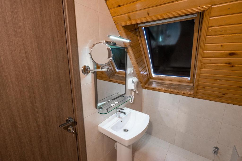 Standard King Size Room – Included Breakfast