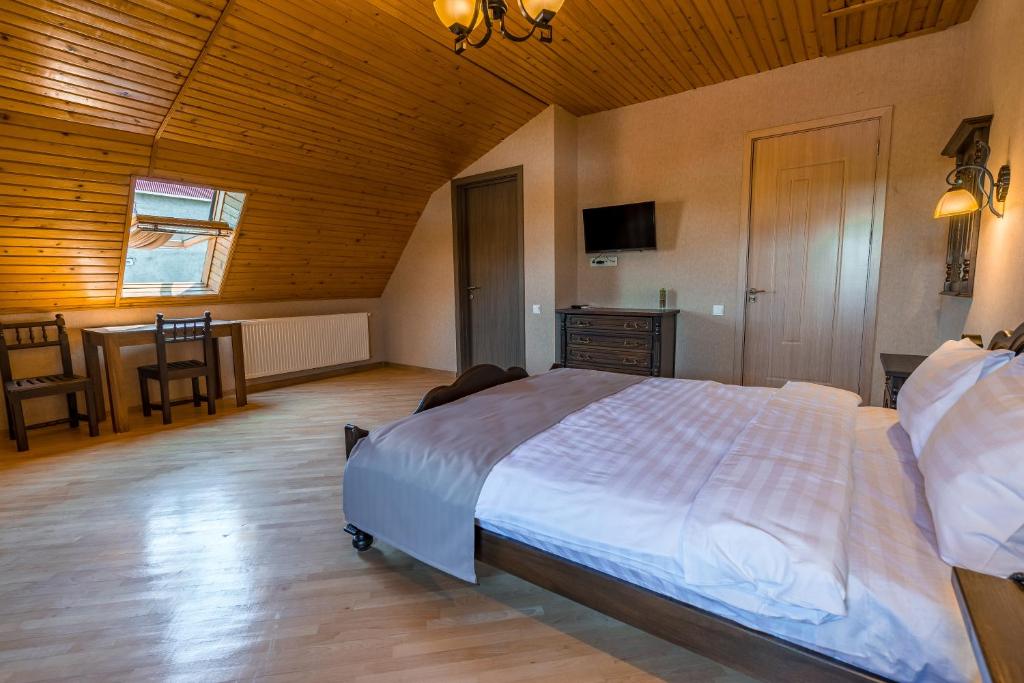 Standard King Size Room – Included Breakfast