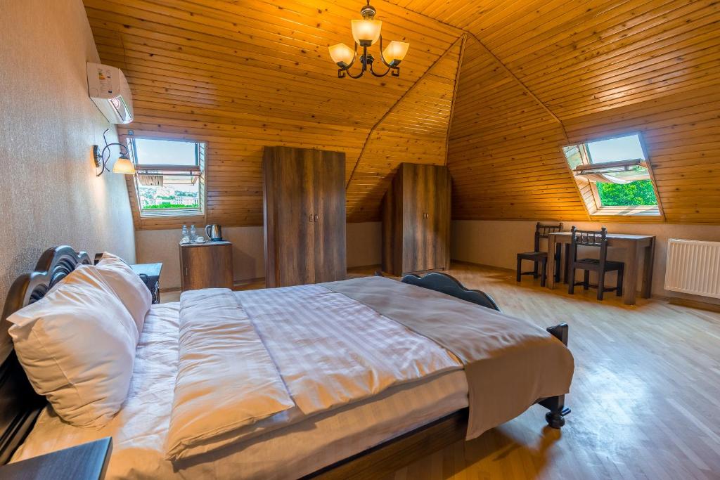 Standard King Size Room – Included Breakfast