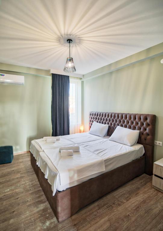 Standard King Size Room With City View – Room Only