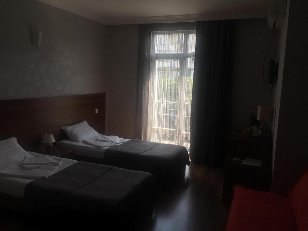 Standard Twin Room – Included Breakfast