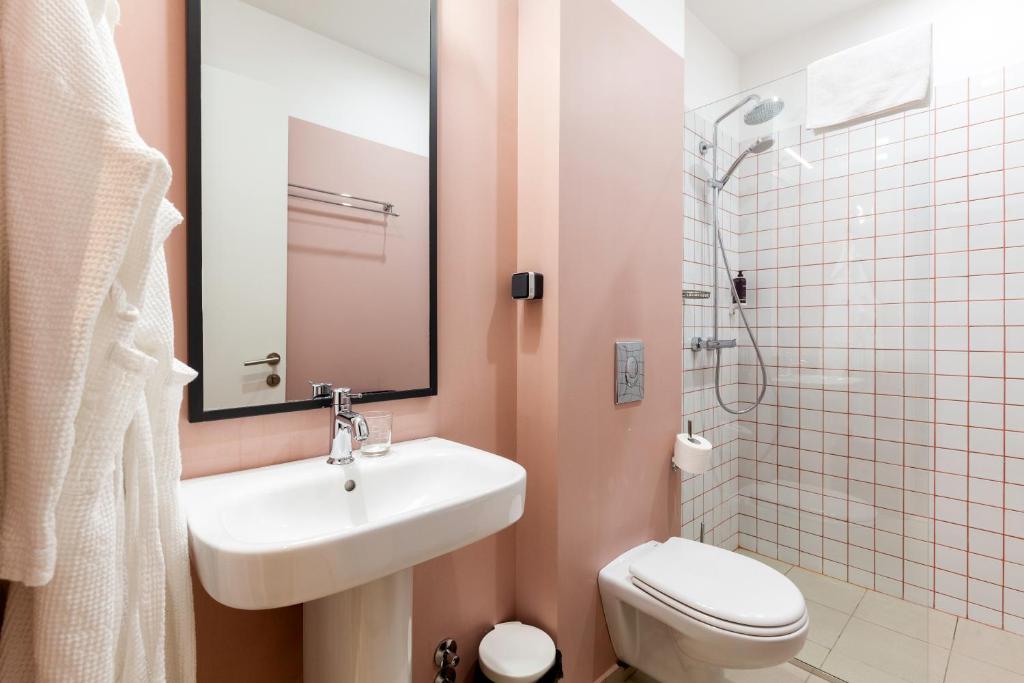 Standard King Size Room With Garden View – Included Breakfast
