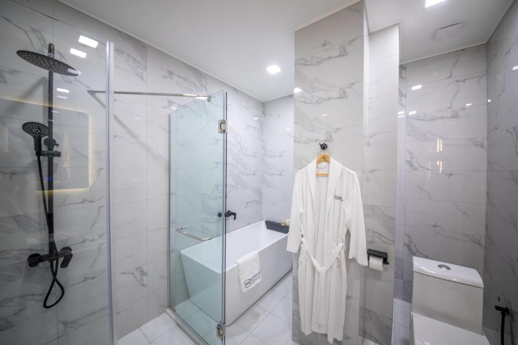 Superior King Size Suite – Included Breakfast