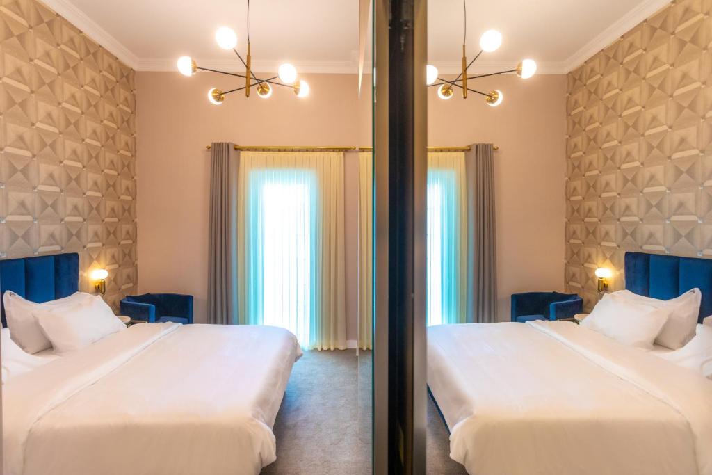 Standard Queen Room – Included Breakfast