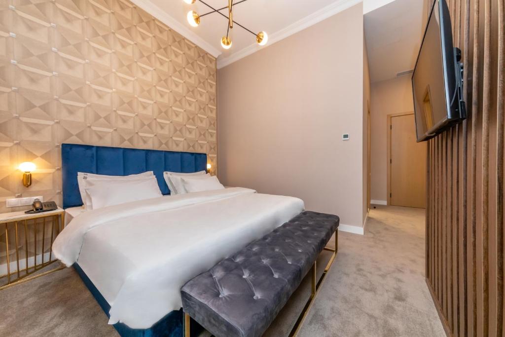 Superior King Size Suite – Included Breakfast