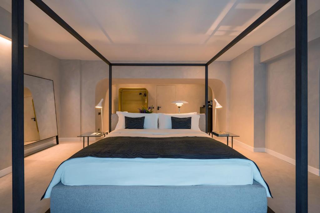 Suite Associo Room With Freedom Square View – Included Breakfast