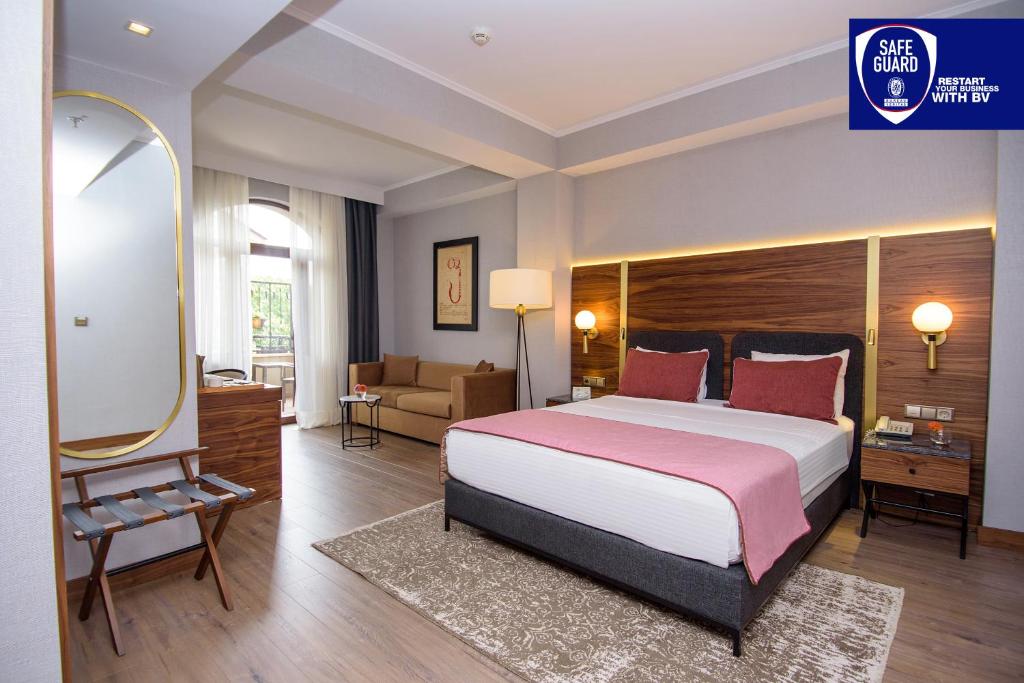 Superior King Size Room – Included Breakfast