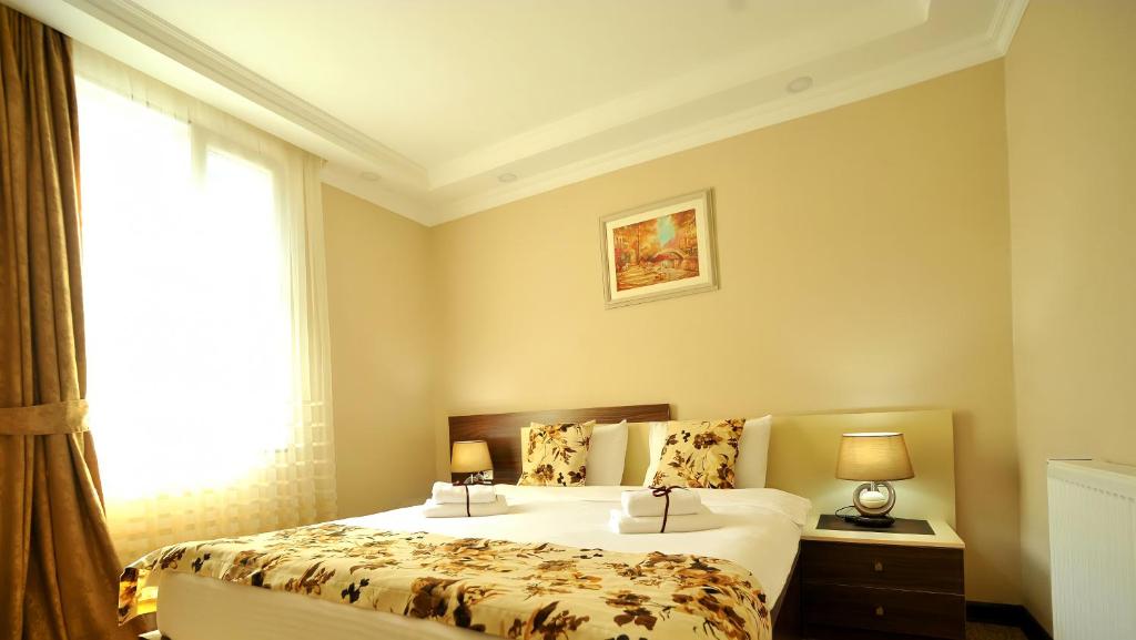 Luxe Triple Room – Included Breakfast