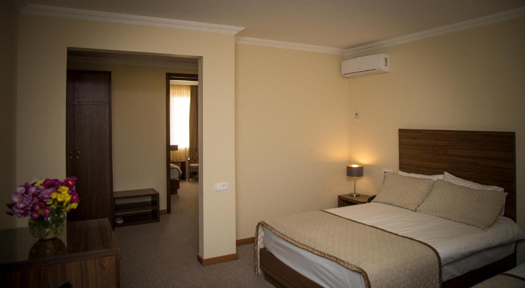 Standard Triple Room – Included Breakfast