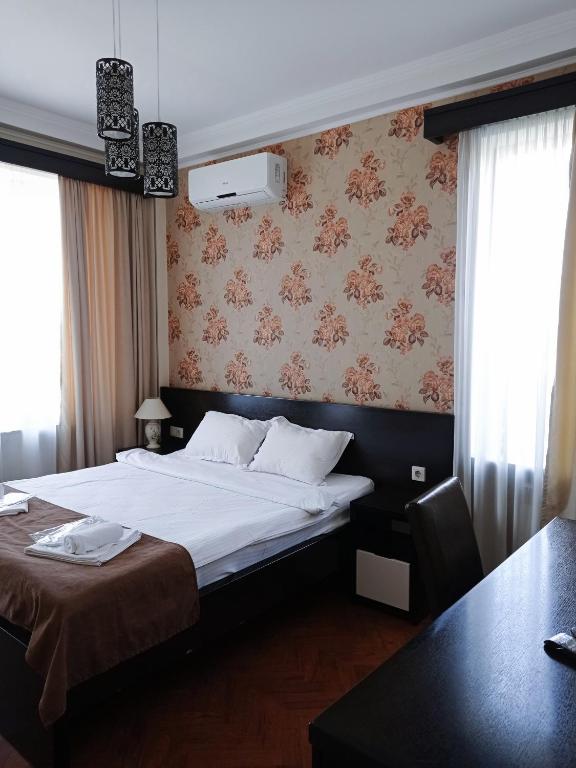 Standard King Size Room With Balcony – Included Breakfast