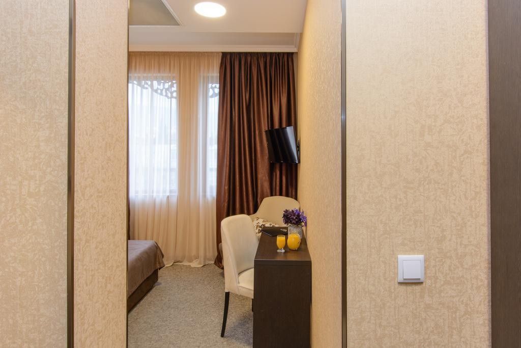Standard Triple Room – Included Breakfast