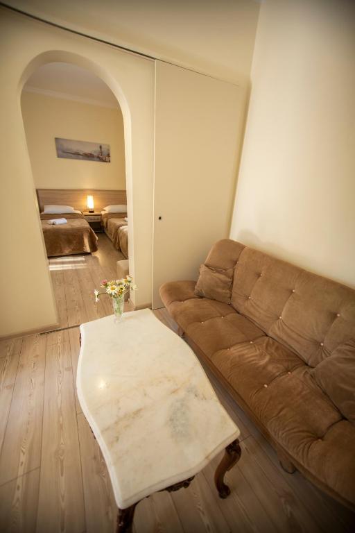 Family Suite – Included Breakfast