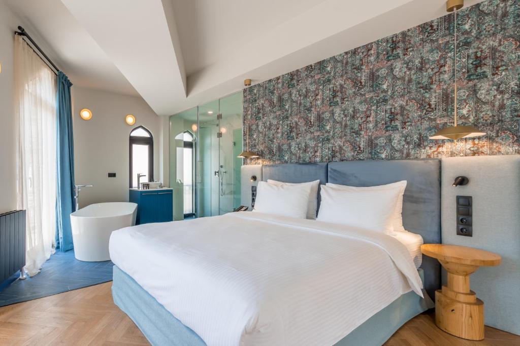 Junior King Size Suite With Terrace & Bath – Included breakfast