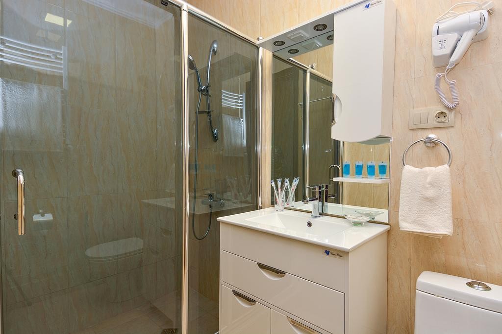 Standard Triple Room – Included Breakfast