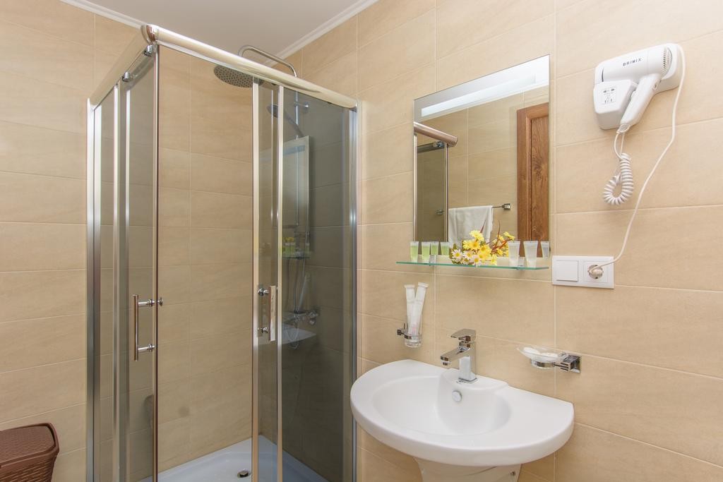 Standard Triple Room – Included Breakfast