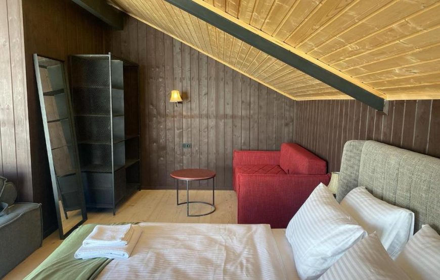 Luxe Family Room – Included Breakfast