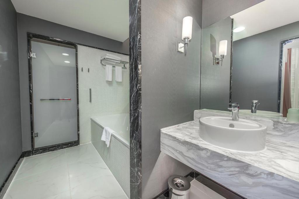 Standard King Size Room – Included Breakfast