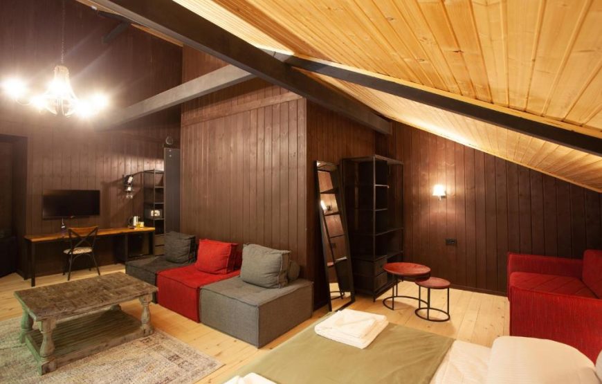 Luxe Family Room – Included Breakfast
