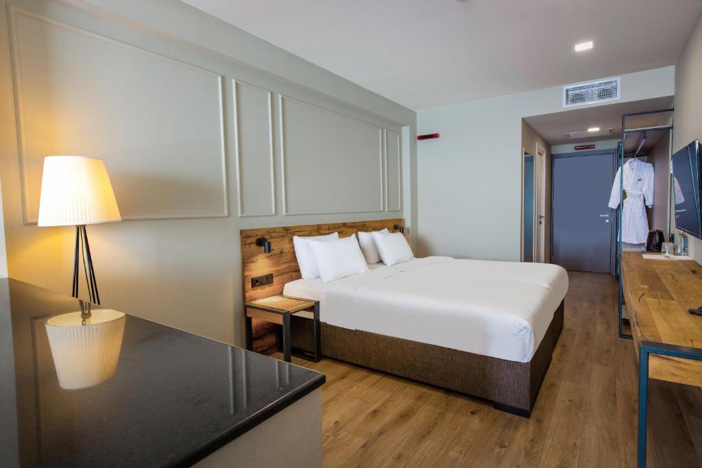 Deluxe Twin Room With Mountain View – Included Breakfast