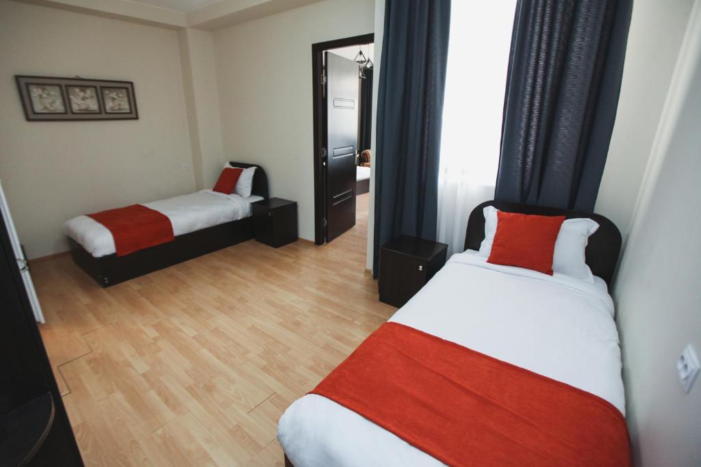 Suite With Terrace For 4 Persons – Room Only