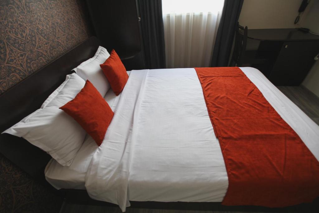 Standard King Size Room – Room Only