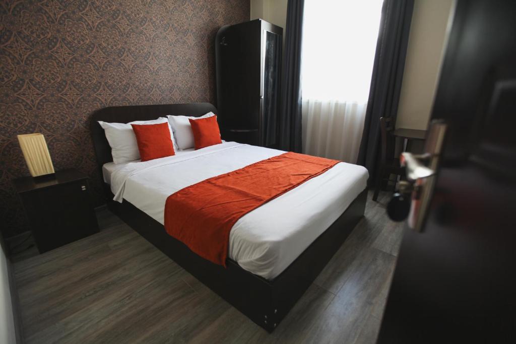 Standard King Size Room – Room Only