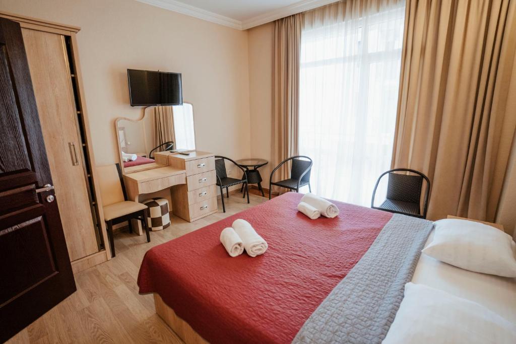 Luxe (2 Pax) – Included Breakfast