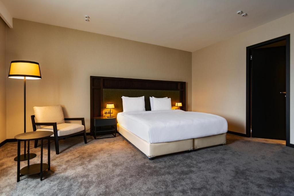 Executive Suite – Included Breakfast