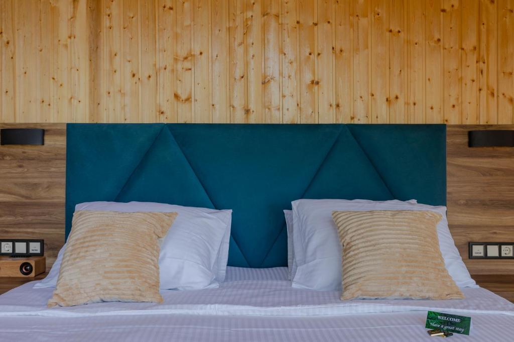 King Size Dome – Included Breakfast