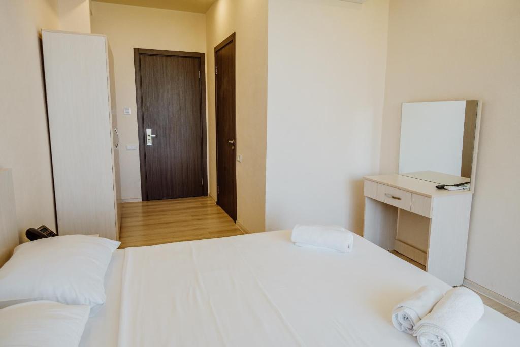 Standard King Size Room With Forest And Sea View – Included Breakfast