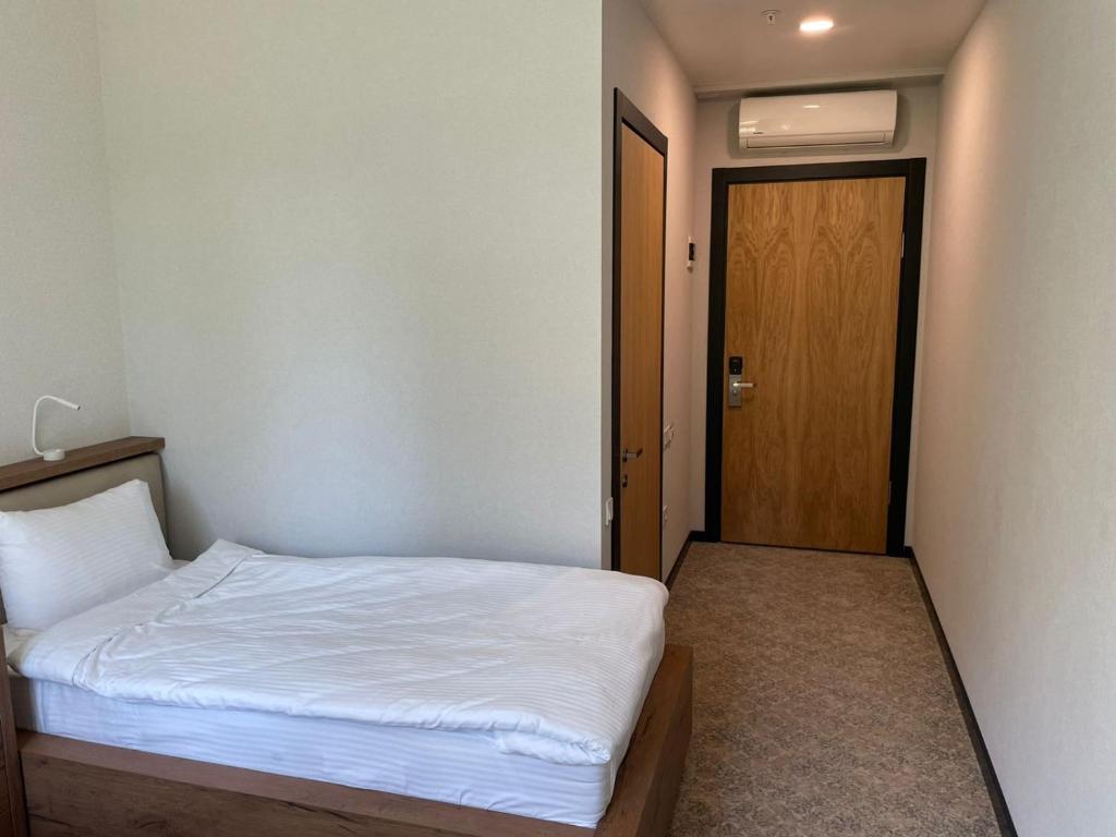 Standard Twin Room Dissability Access – Included Breakfast