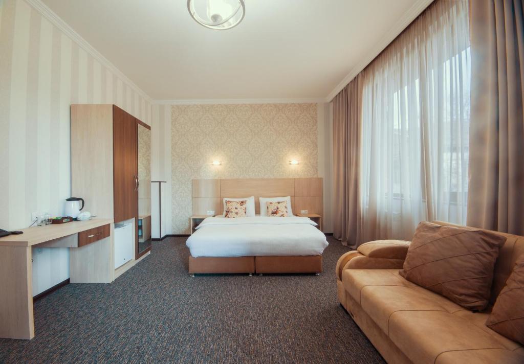 Deluxe King Size Room – Included Breakfast