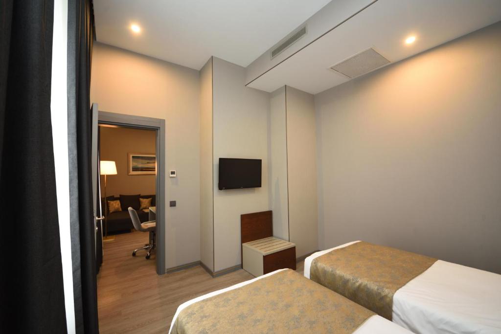 Executive Suite For 4 Persons – Included Breakfast